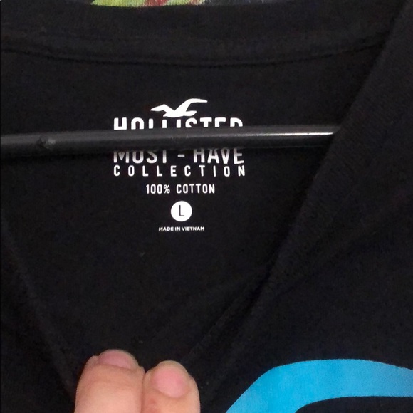 Two Hollister MEN shirts - Picture 4 of 6